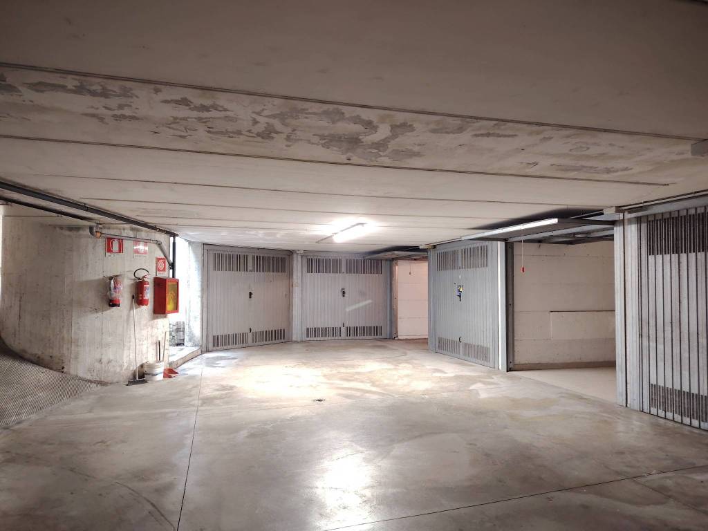 Box / garage a Bologna in Via Carlo Alberto Salustri Trilussa, 2 - Foto 2