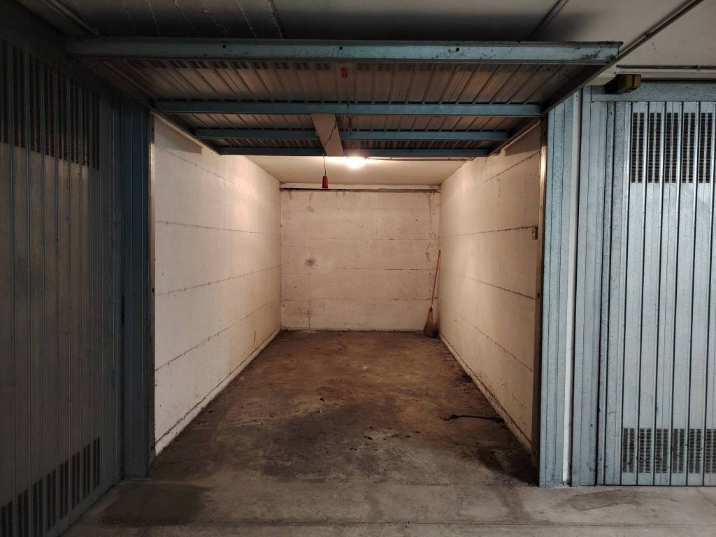 Box / garage a Bologna in Via Carlo Alberto Salustri Trilussa, 2 - Foto 3