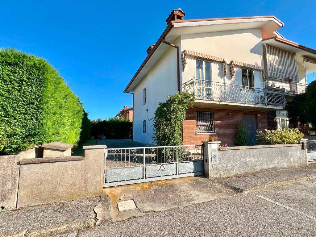 Villa a Argenta in Via Elisa Buscaroli, 5 - Foto 2
