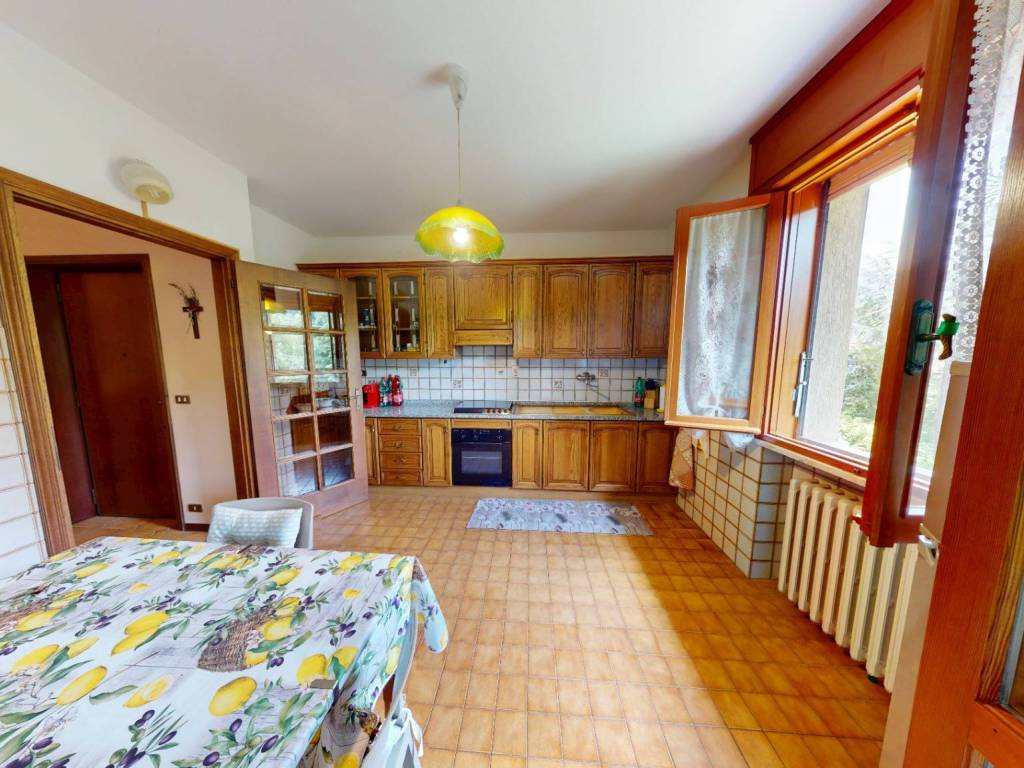 Appartamento a Borgo val di taro in Via Tullio Maestri - Foto 4