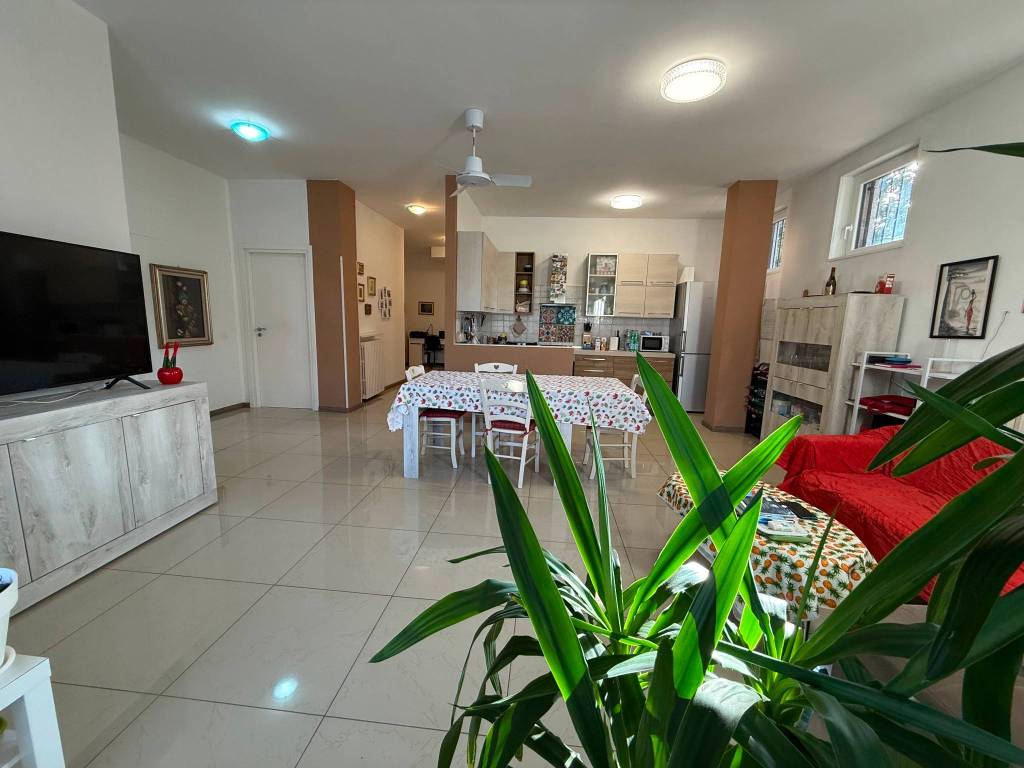 Appartamento a Saronno in Via Pio XI, 71 - Foto 2