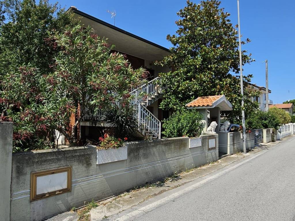 Villa a Mondolfo in Via Saturno - Foto 2