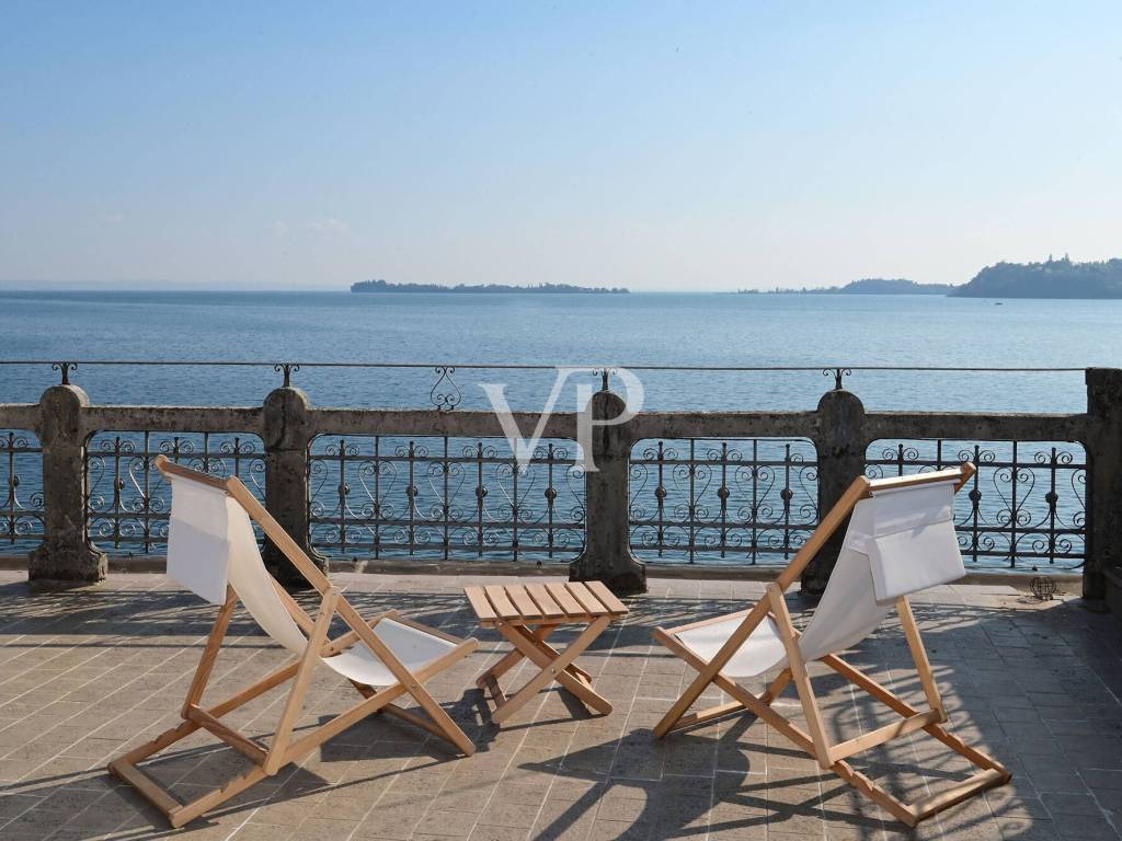 Villa a Gardone riviera in Lungolago G. D'Annunzio - Foto 2