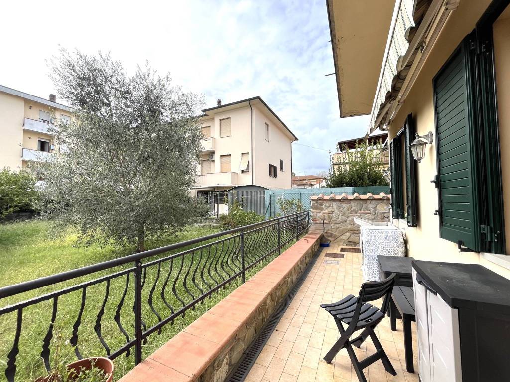 Appartamento a Pontedera in Via Enrico De Nicola - Foto 5