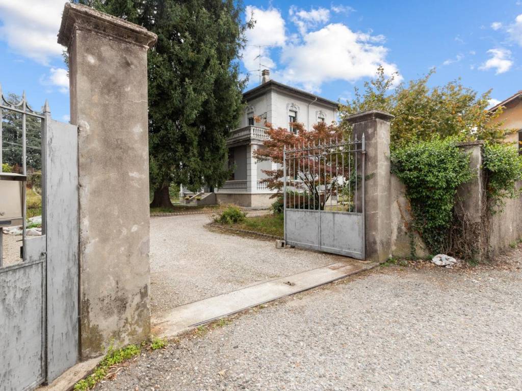 Villa a Cassano magnago in Via A. Boito, 7 - Foto 2