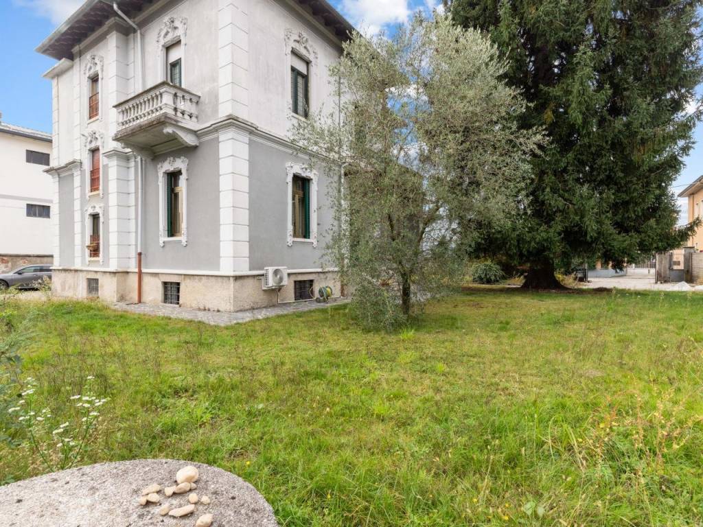 Villa a Cassano magnago in Via A. Boito, 7 - Foto 3