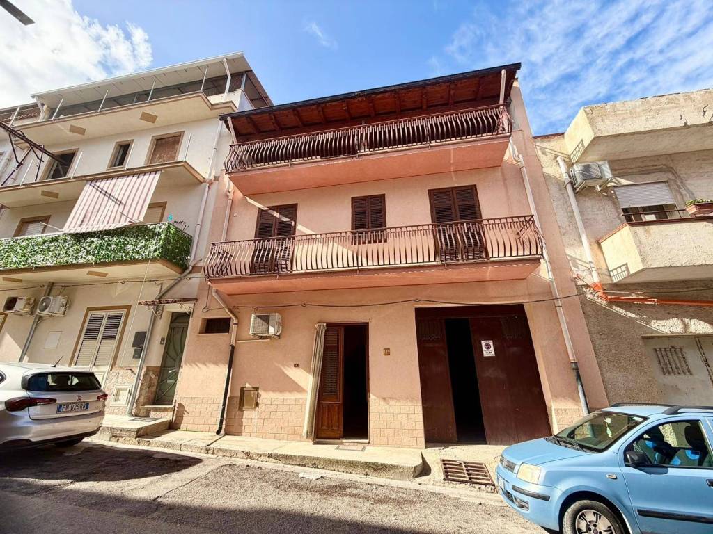 Casa indipendente a Balestrate in Via Pompeo Vannucci, 119 - Foto 2