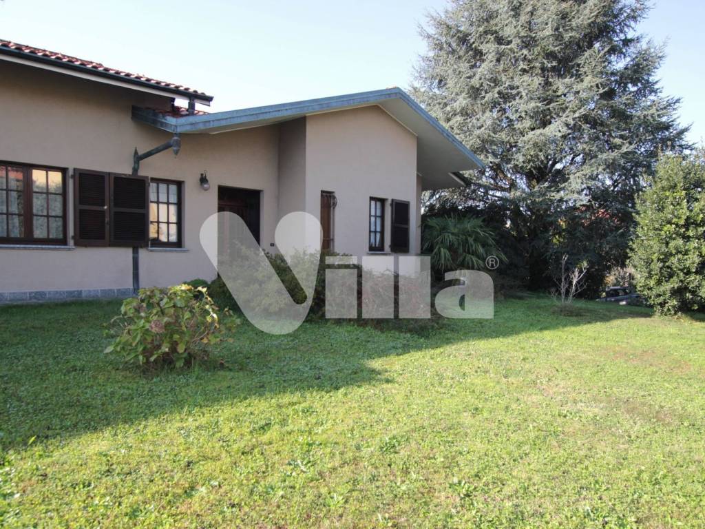 Villa a Annone di brianza in Via Alessandro Manzoni, 22 - Foto 3