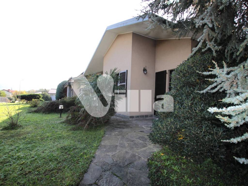 Villa a Annone di brianza in Via Alessandro Manzoni, 22 - Foto 4