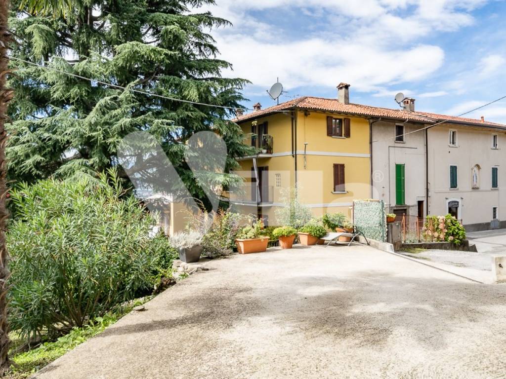 Villa a Oggiono in Via C. Cassina, 2 - Foto 2