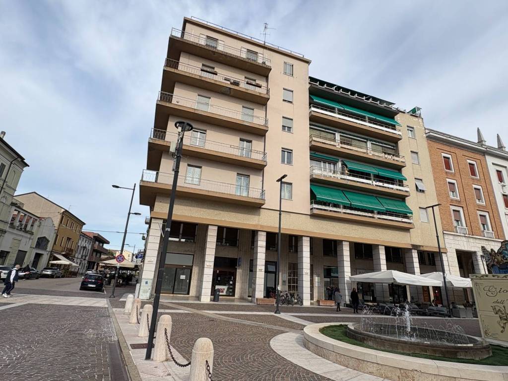 Appartamento a Legnago in Piazza Giuseppe Garibaldi - Foto 2
