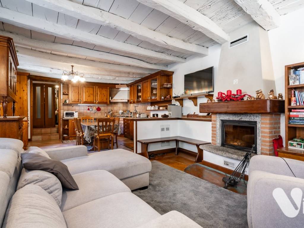 Casa indipendente a Colle brianza in Via Cesare Cantù, 19 - Foto 2