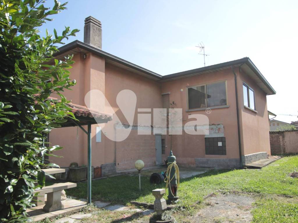 Villa a Valmadrera in Via Francesco Magistris, 30 - Foto 2