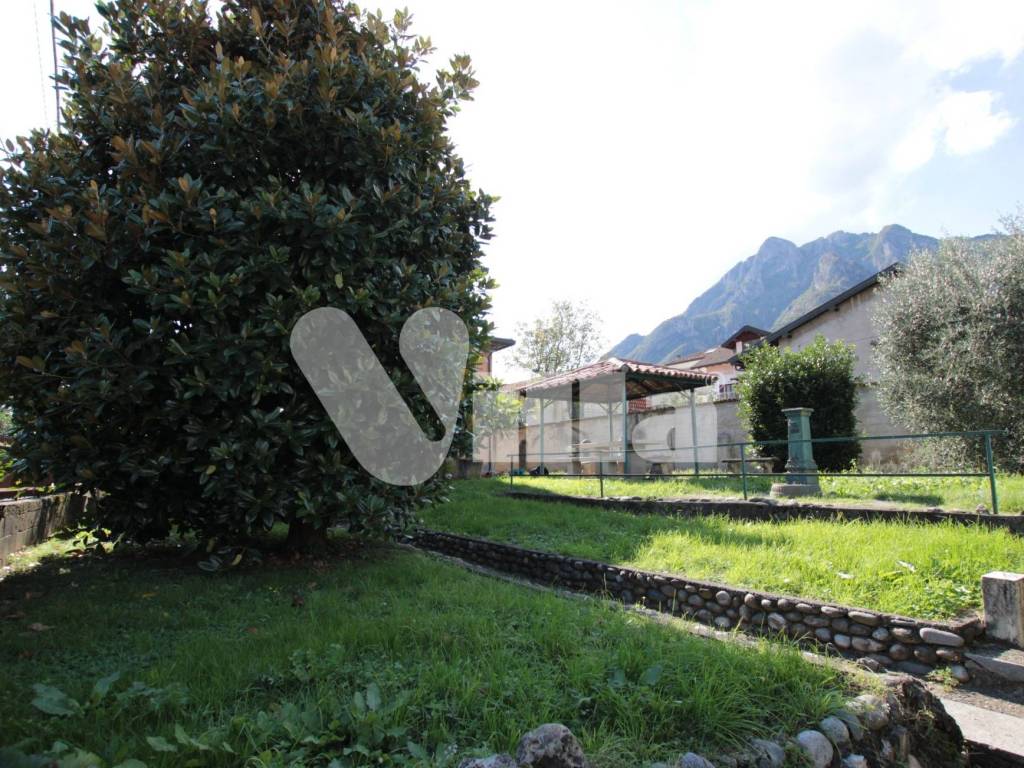 Villa a Valmadrera in Via Francesco Magistris, 30 - Foto 4