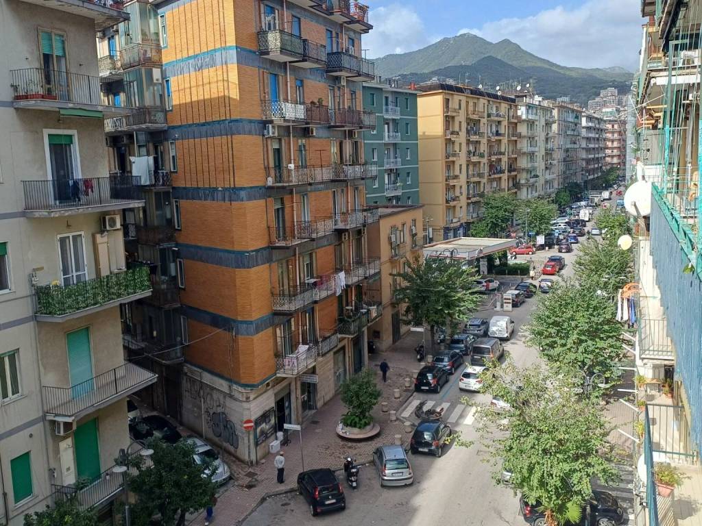 Appartamento a Salerno in Via Settimio Mobilio - Foto 4