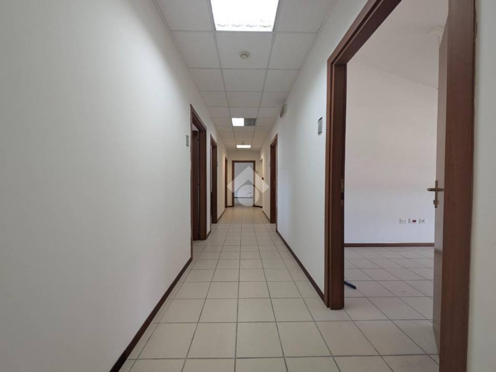 Immobile a Caserta in Cetro direzionale ex saint gobain - Foto 5