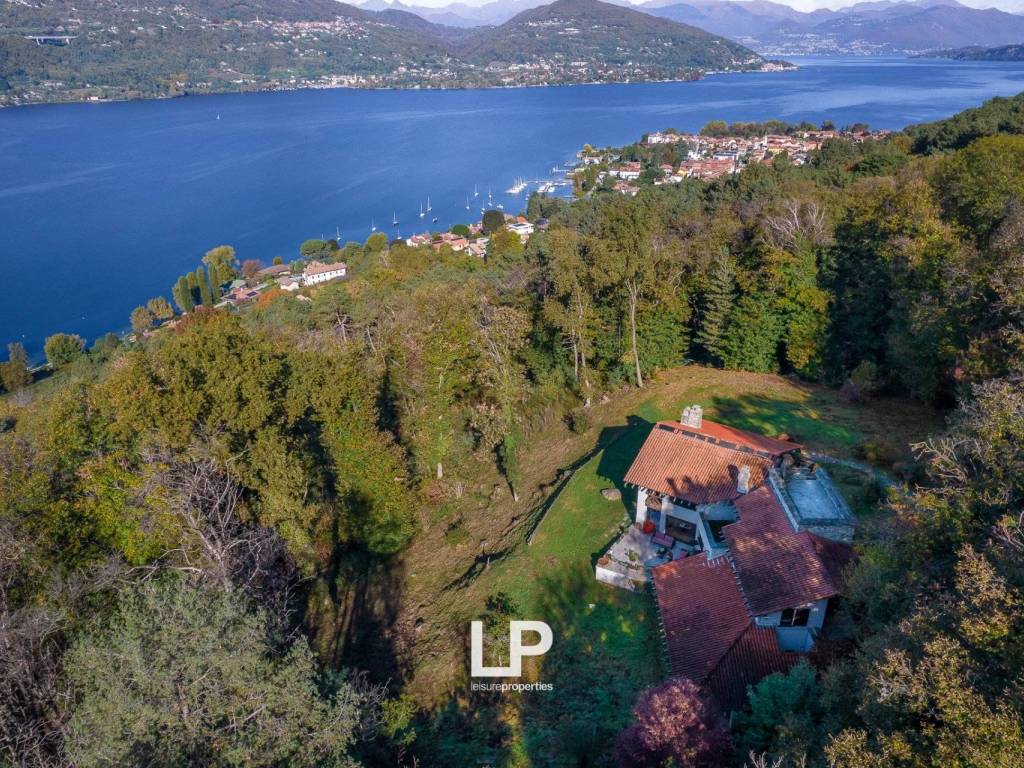 Villa a Angera in Via Ai Boschi, 70 - Foto 2