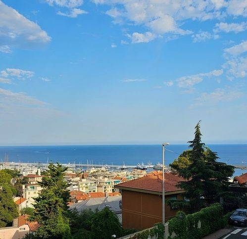 Villa a Sanremo in Via Giovanni Borea 81 - Foto 2