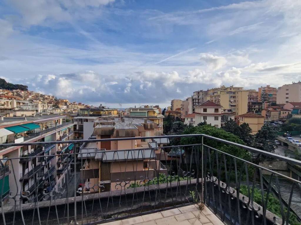 Appartamento a Sanremo in Via Pietro Agosti, 213 - Foto 2