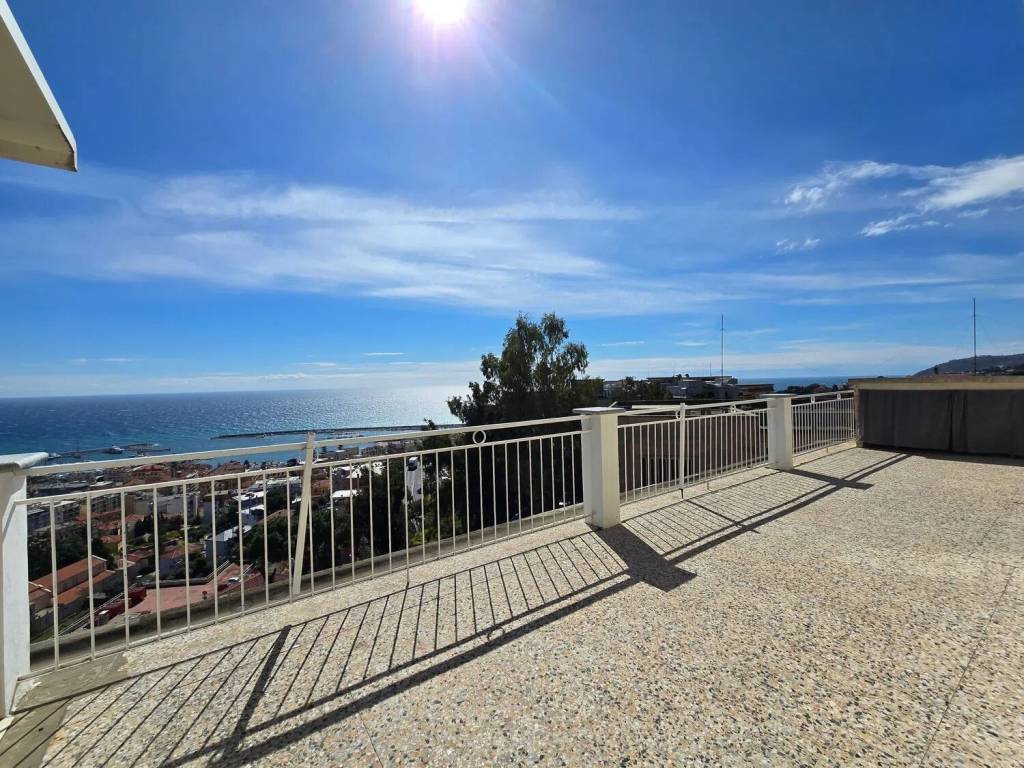 Appartamento a Sanremo in Via Giovanni Pascoli, 11 - Foto 2