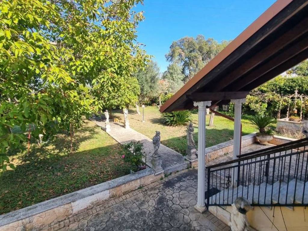 Villa a Aprilia in VIA SPLUGA, 1 - Foto 4