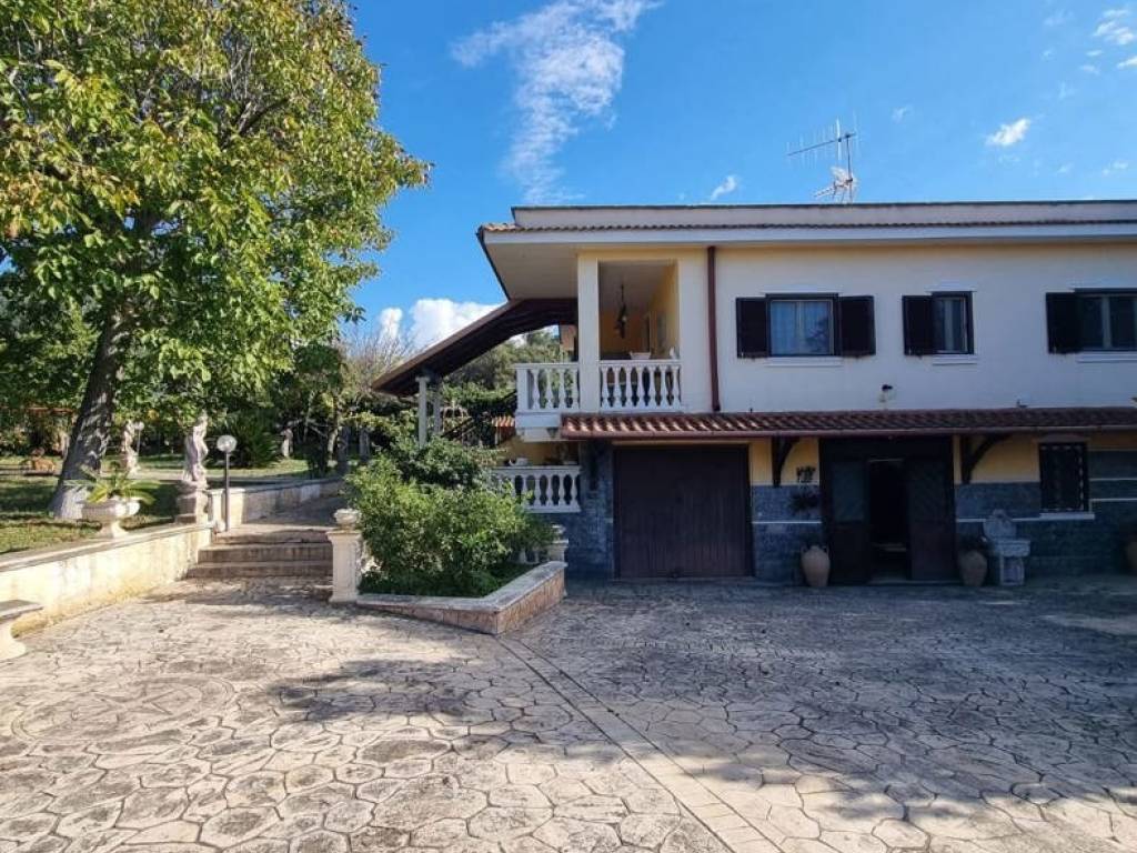 Villa a Aprilia in VIA SPLUGA, 1 - Foto 5