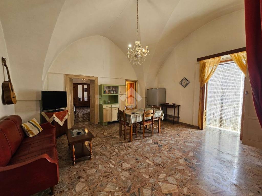 Casa indipendente a Ceglie messapica in Corso Giuseppe Garibaldi, 38 - Foto 4