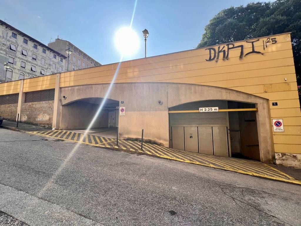 Box / garage a Trieste in Via Antonio Gazzoletti, 1 - Foto 2