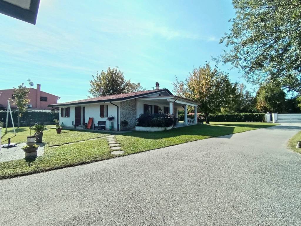 Villa a Pietrasanta in Via Serraglio - Foto 2