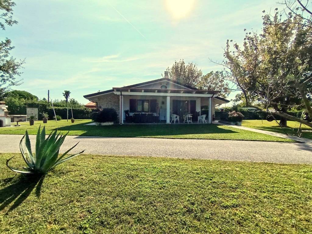 Villa a Pietrasanta in Via Serraglio - Foto 4