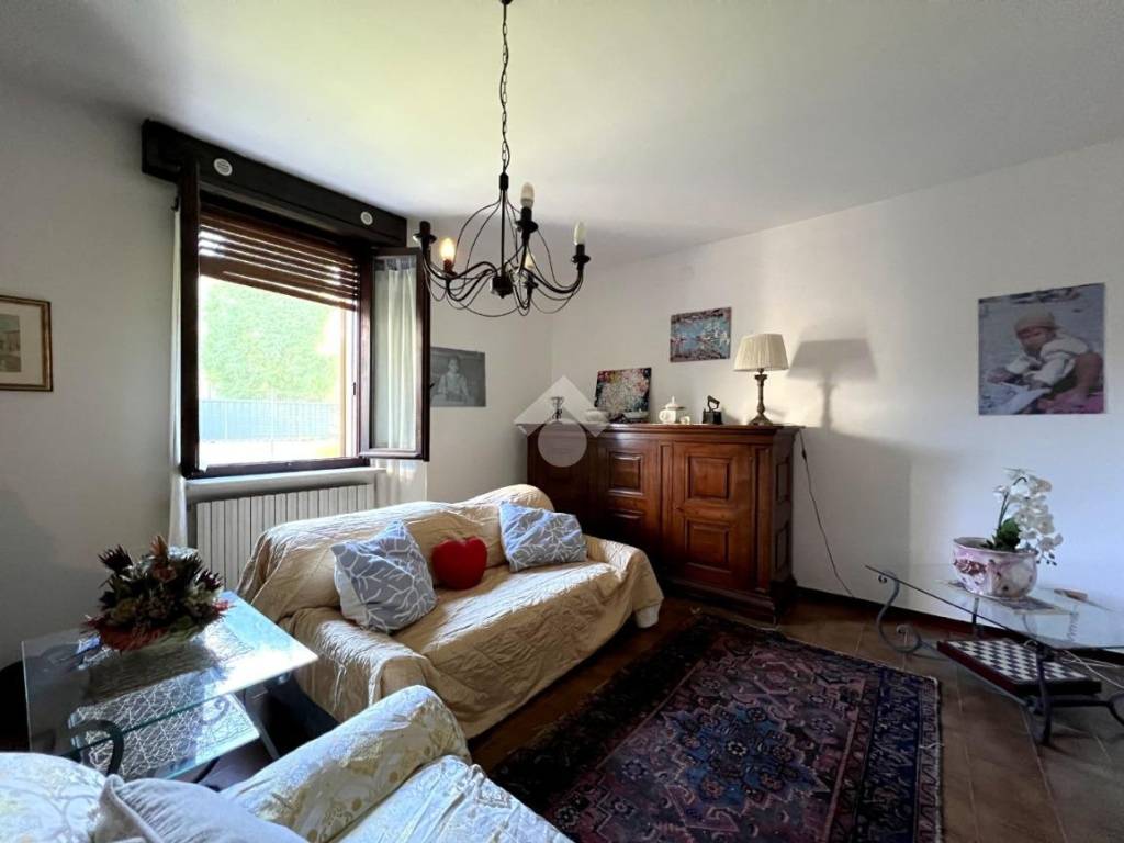 Villa a Acquanegra sul chiese in VIA MUTILATI E CADUTI DEL LAVORO, 260 - Foto 2