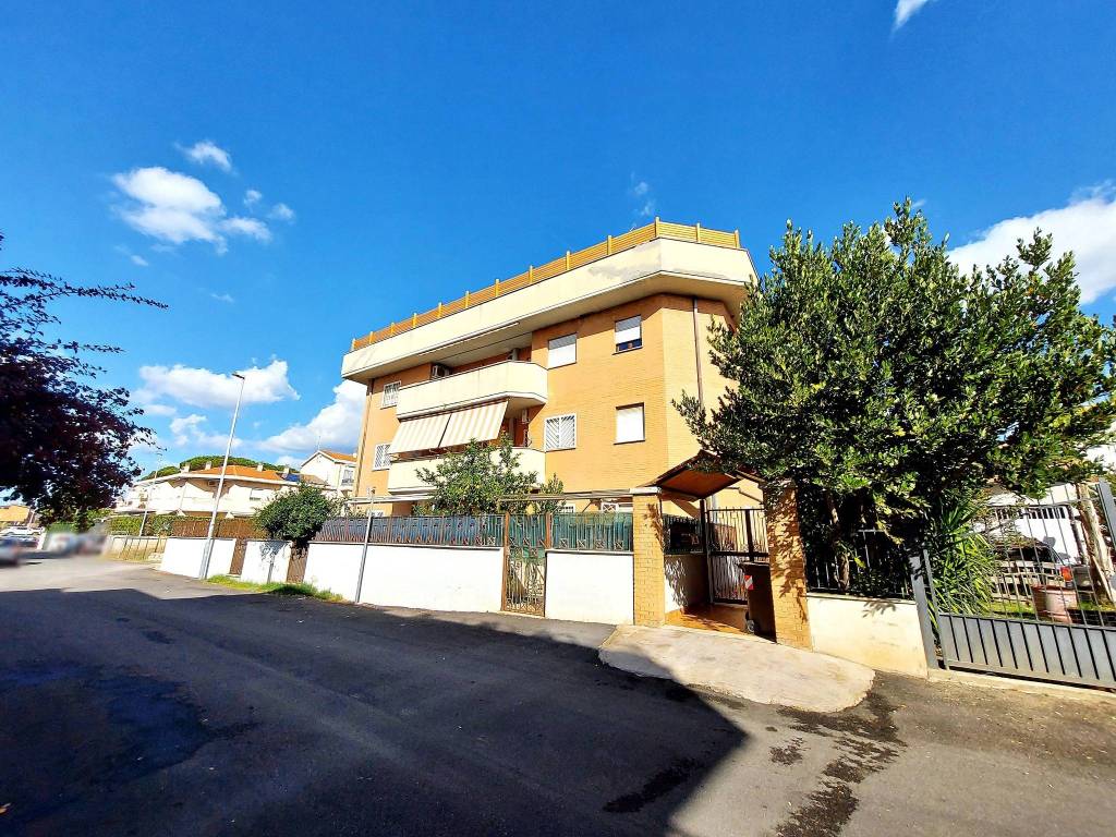 Box / garage a Tivoli in Via Primo Levi, 5 - Foto 2