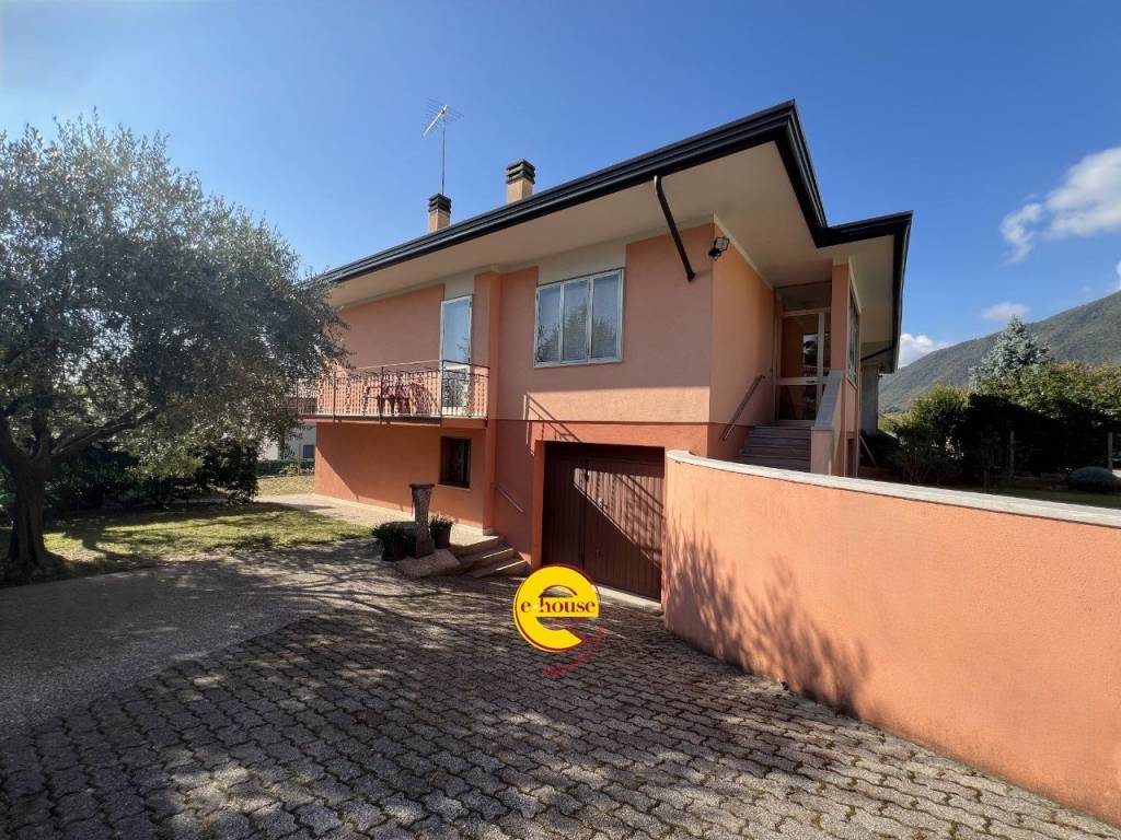 Villa a Borso del grappa in Via martiri del Grappa - Foto 2