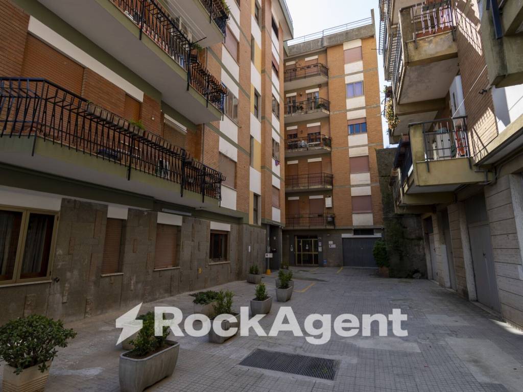 Appartamento a Catanzaro in Via Vincenzo Ciaccio, 24 - Foto 2