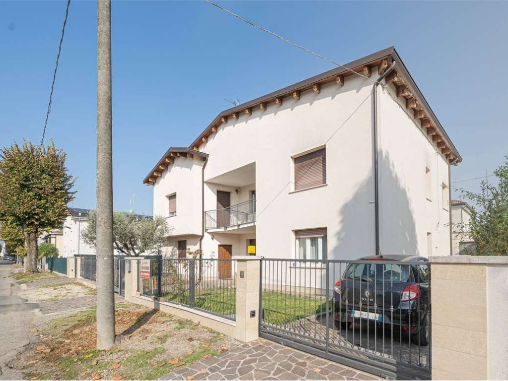 Villa a Novi di modena in Via Albano Modena, 22 - Foto 3