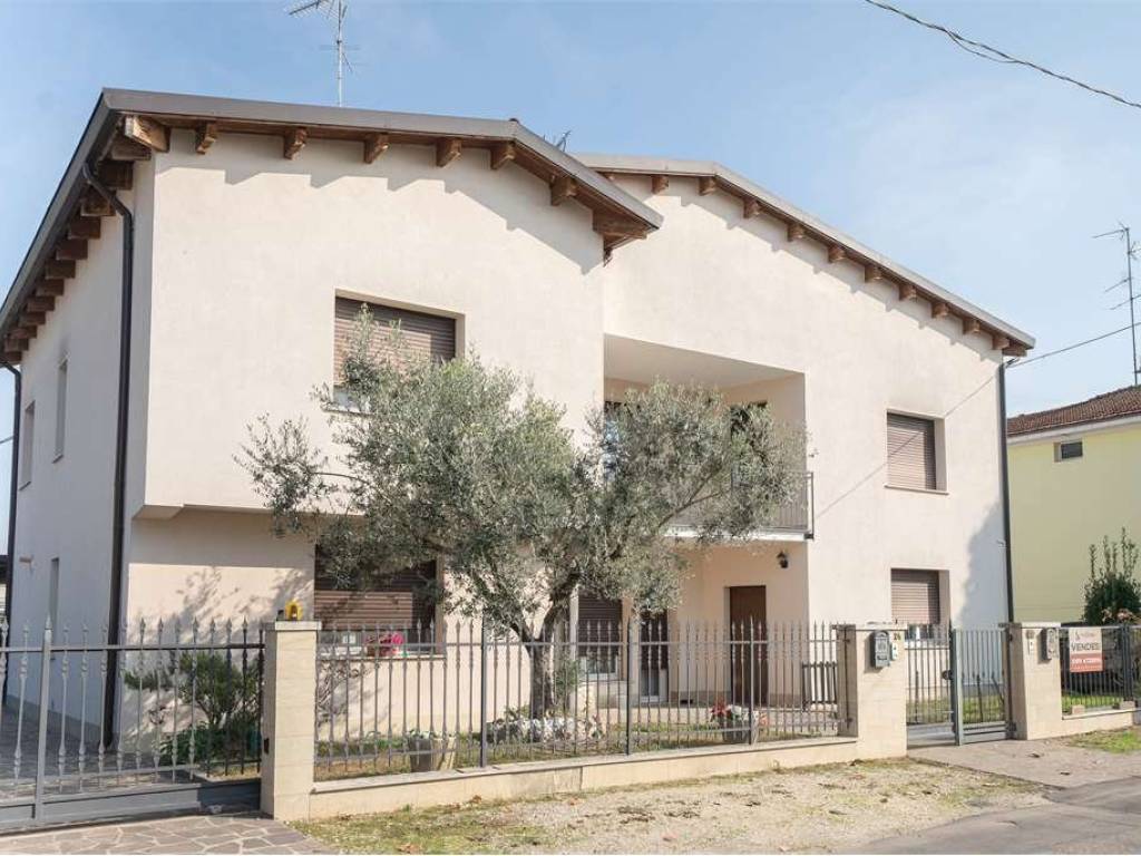 Villa a Novi di modena in Via Albano Modena, 22 - Foto 4