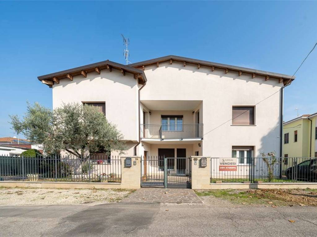 Villa a Novi di modena in Via Albano Modena, 22 - Foto 5