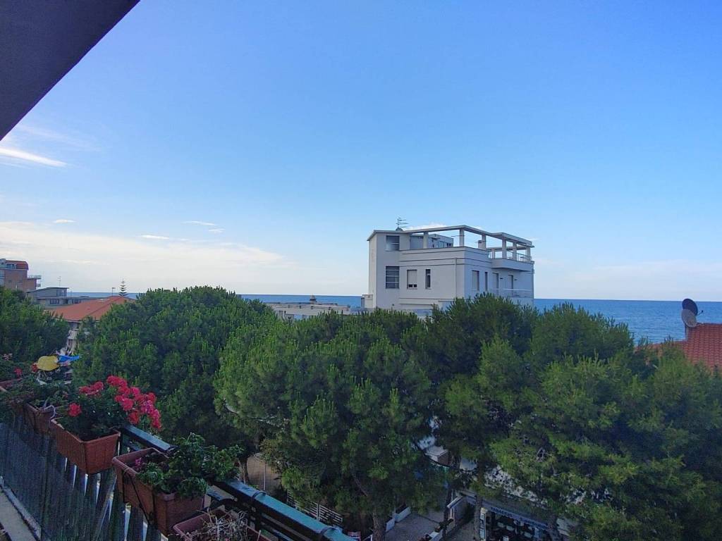 Attico / mansarda a Silvi in Via Arrigo Rossi, 104 - Foto 2