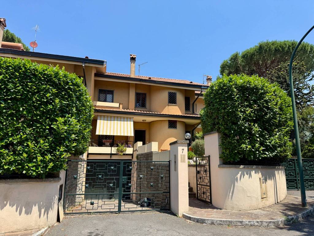 Villa a Grottaferrata in Via 24 Maggio, 94 - Foto 3
