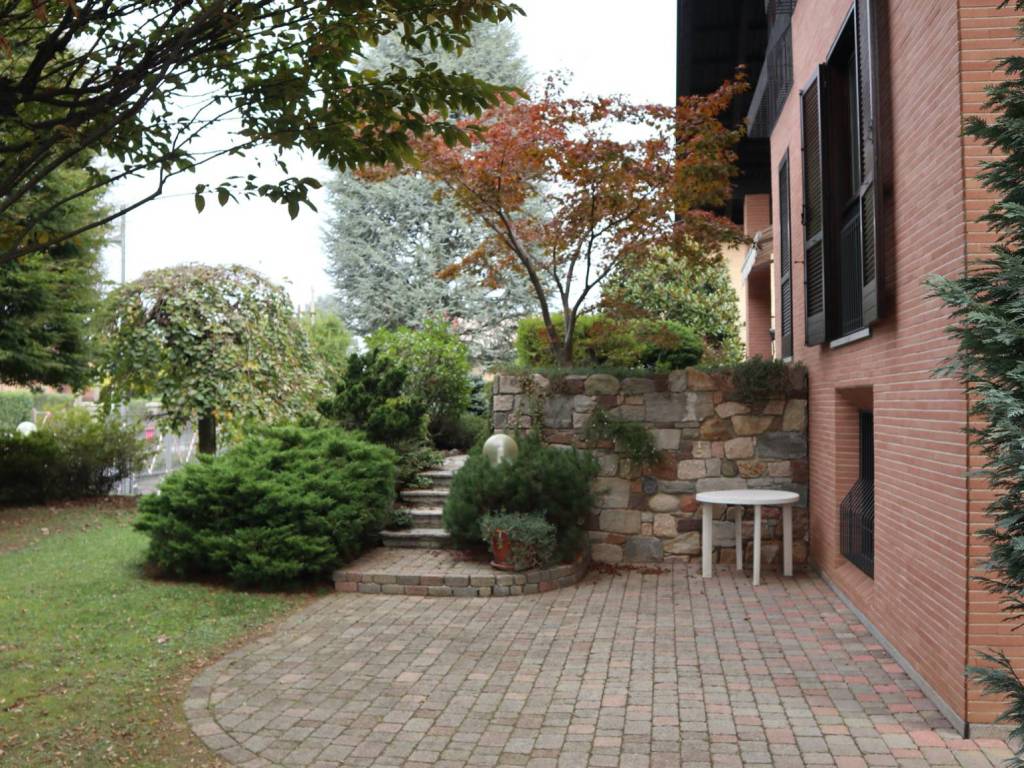 Villa a Vedano olona in Via Venegono, 71 - Foto 3