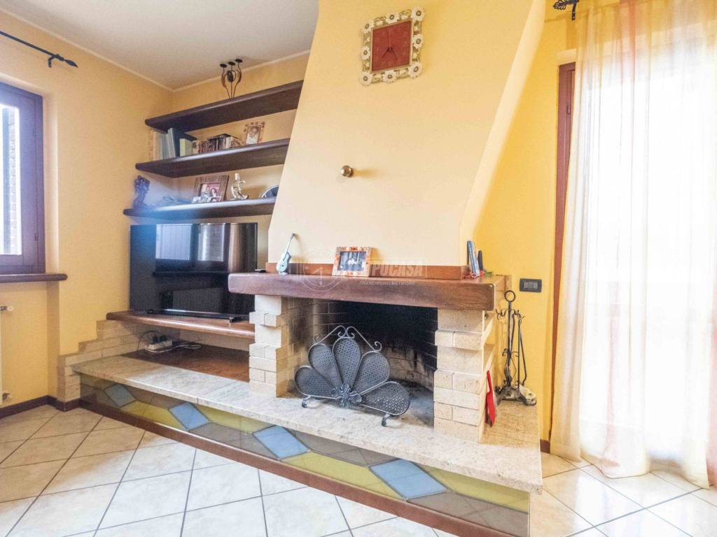 Appartamento a Cerano in Via Lobrino - Foto 3