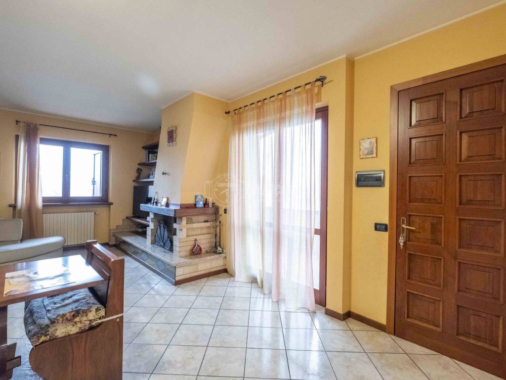 Appartamento a Cerano in Via Lobrino - Foto 5
