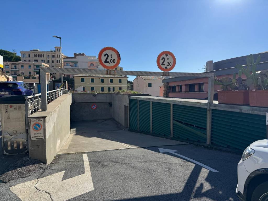 Box / garage a Genova in Via Felice Cavallotti - Foto 2