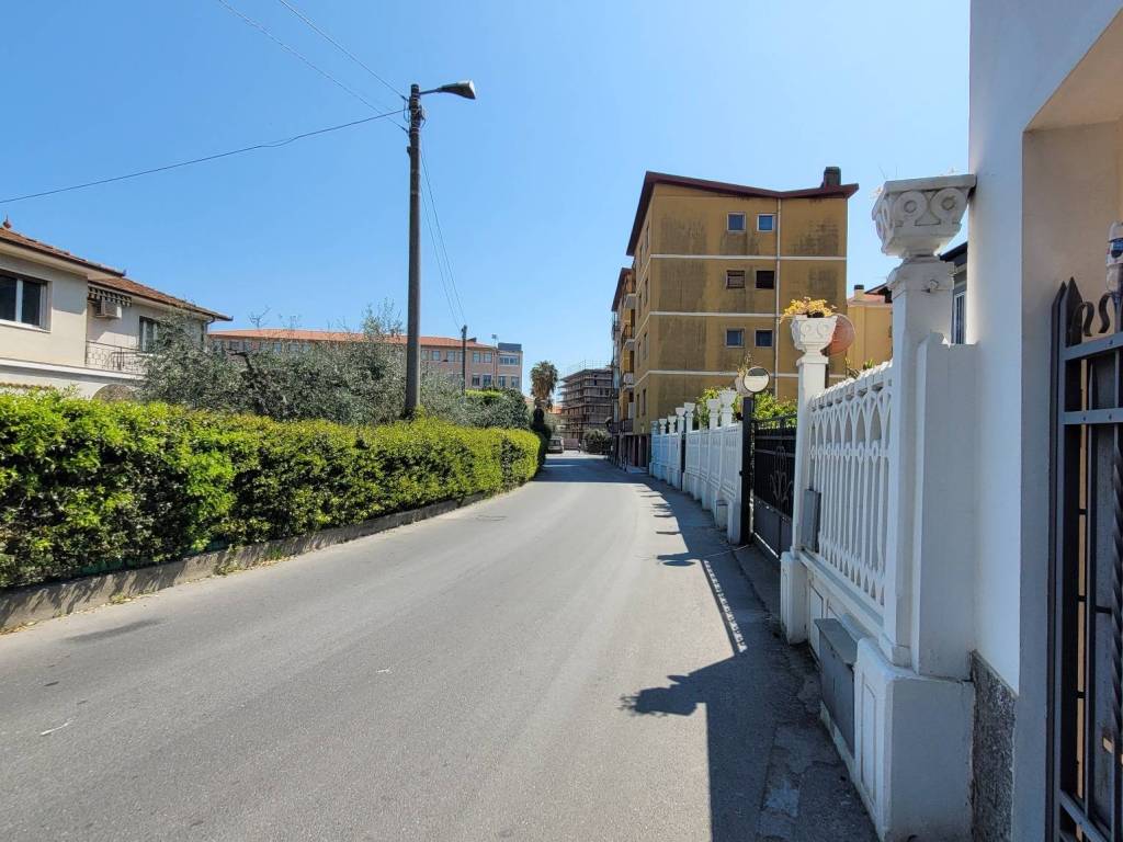Box / garage a Diano marina in Via Villebone, 14 - Foto 3
