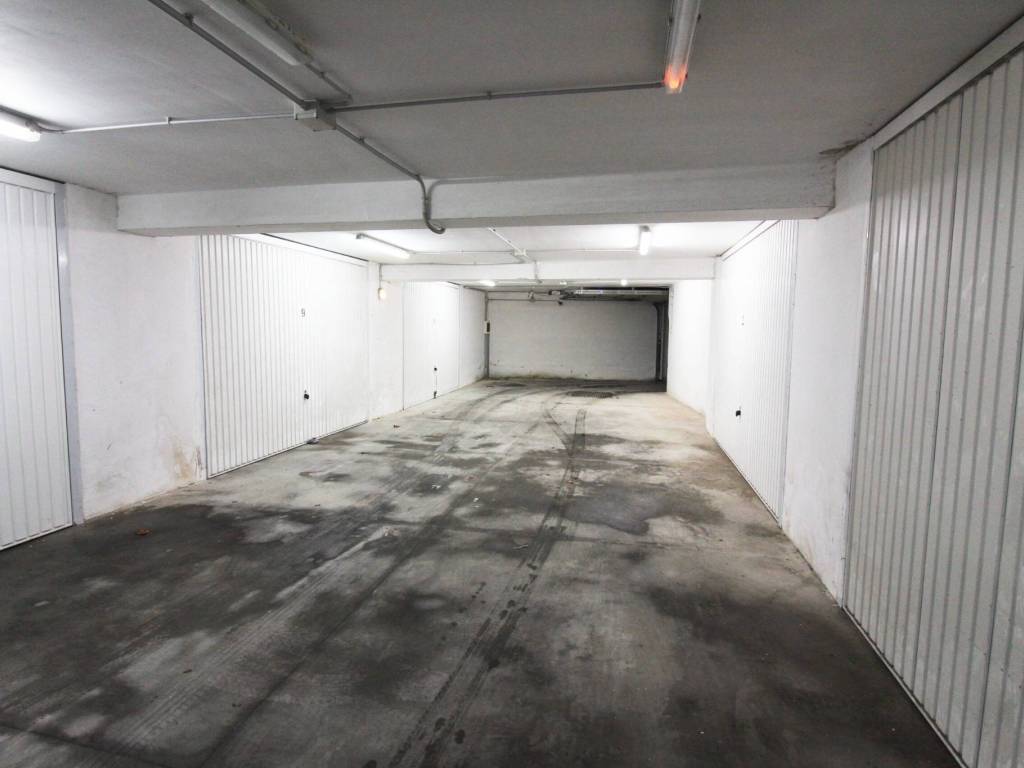 Box / garage a Salerno in Via Francesco Verrengia - Foto 2