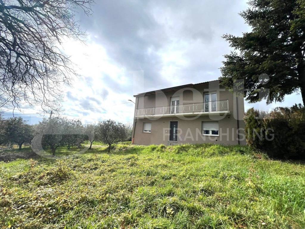 Villa a Isernia in C.da Colle Pagano, sn - Foto 2