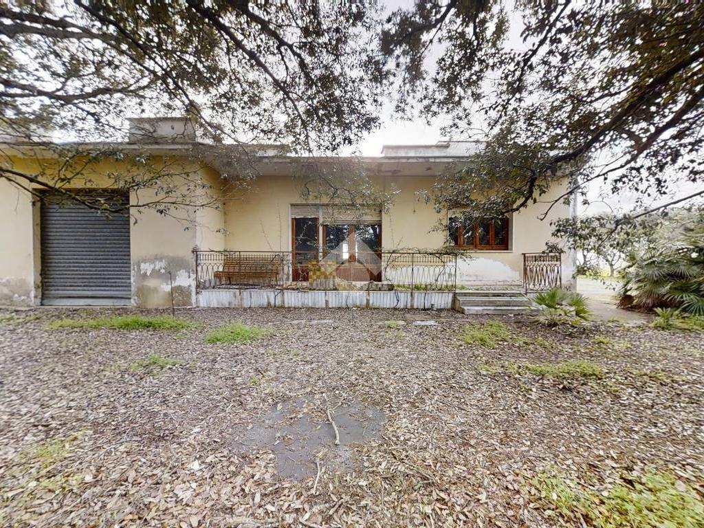 Villa a Brindisi in Strada Statale 16 - Foto 2