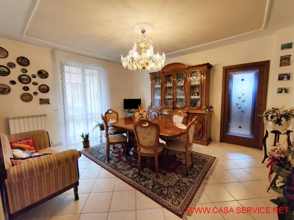 Villa a Montevarchi in Via Aretina, 26 - Foto 4
