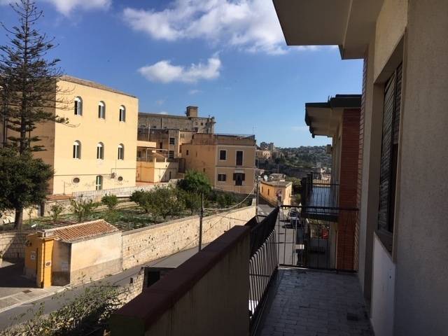 Appartamento a Modica in VIA NAZARIO SAURO, 1 - Foto 3