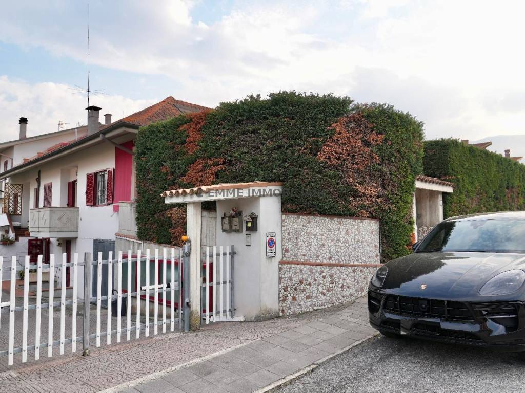 Villetta a schiera a Folignano in VIA SASSETTI 12 - Foto 2